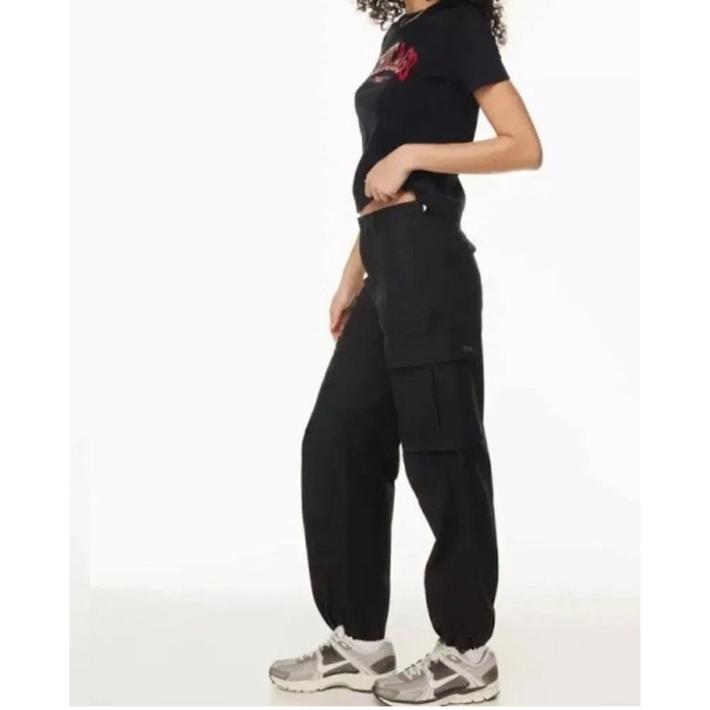 Aritzia TNA Supply Cargo Pants Size 0 Black Surplus Division Relaxed Drawstring